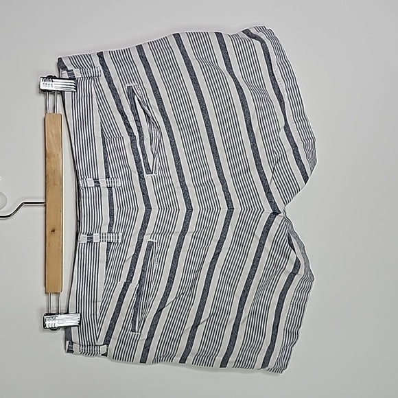 KHAKIS by GAP girlfriend size 6 gray and white shorts - Picture 4 of 8